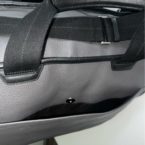 Coach LARGE travel bag/tote  EUC - Picture 5 of 12